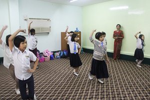 Myanmar Dance